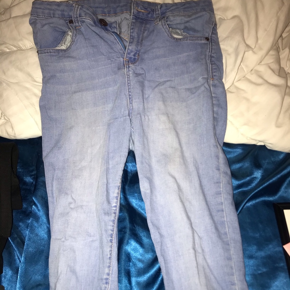 Light wash skinny jeans
